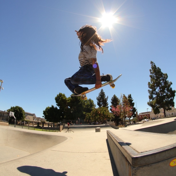 Meet your Posher, Dee - Picture 2 of 2